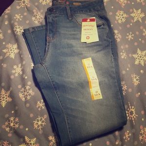 Brand new jeans. Size 10 average mid rise jeans